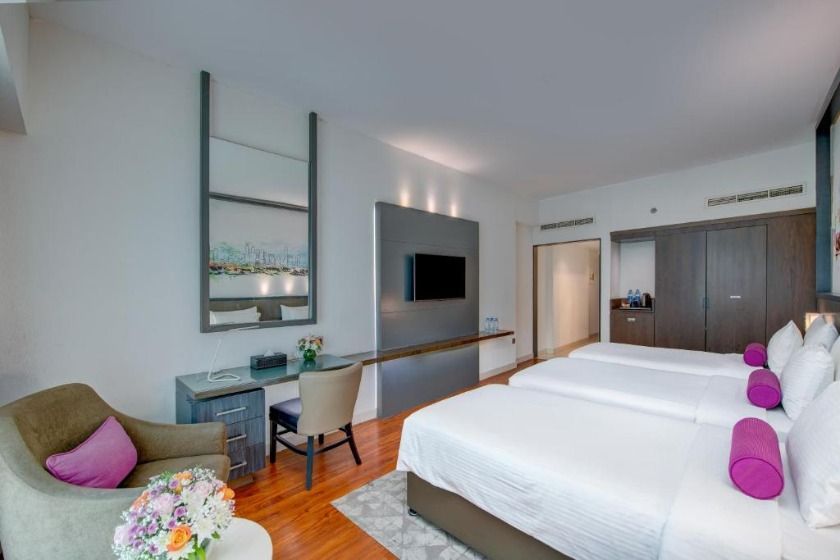 Howard Johnson Plaza by Wyndham Dubai Deira Dubai - Executive Family Room with 3 Twin Beds