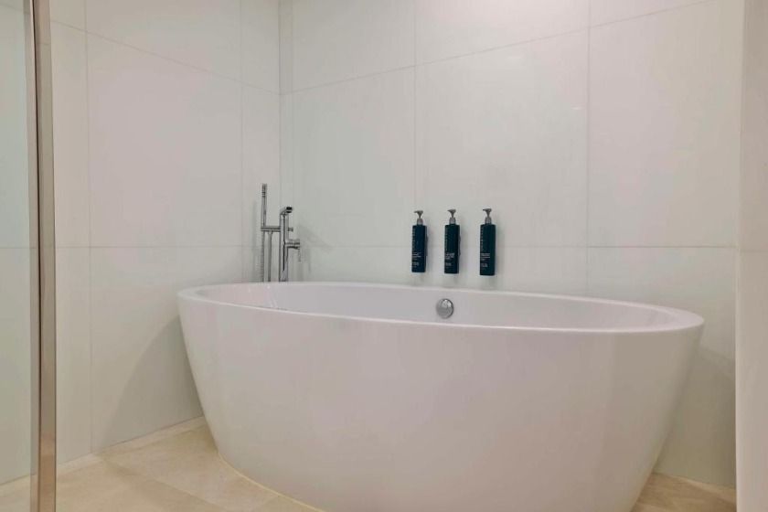 Hilton Dubai Jumeirah Dubai - Gulf King Suite with Sea View and Balcony