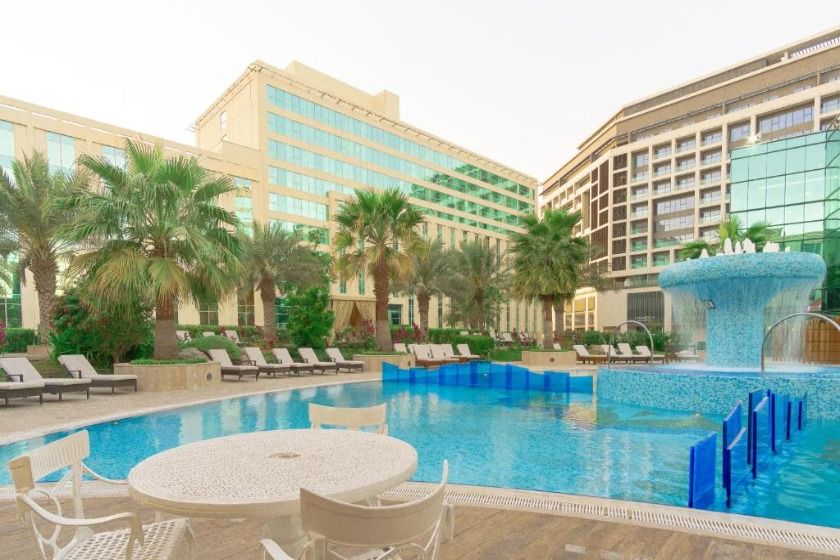 Millennium Airport Hotel Dubai - Pool View King Room