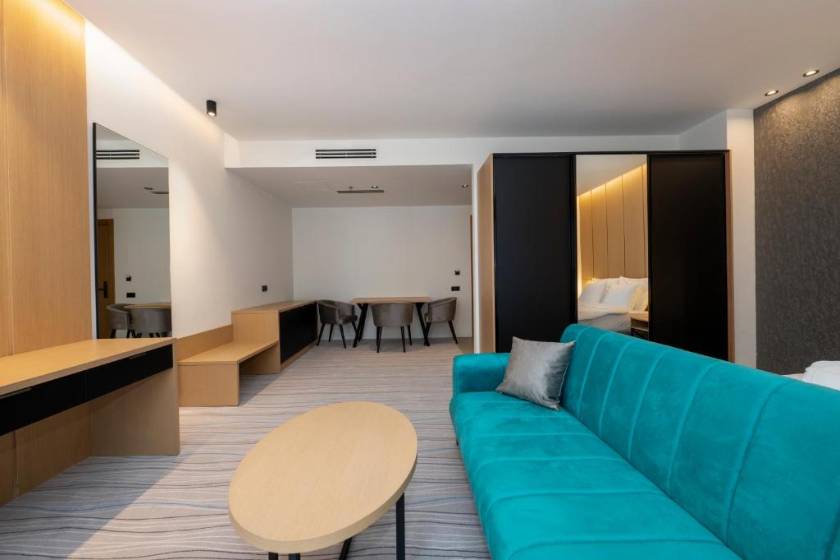 The Grandeur Hotel - Junior Suite