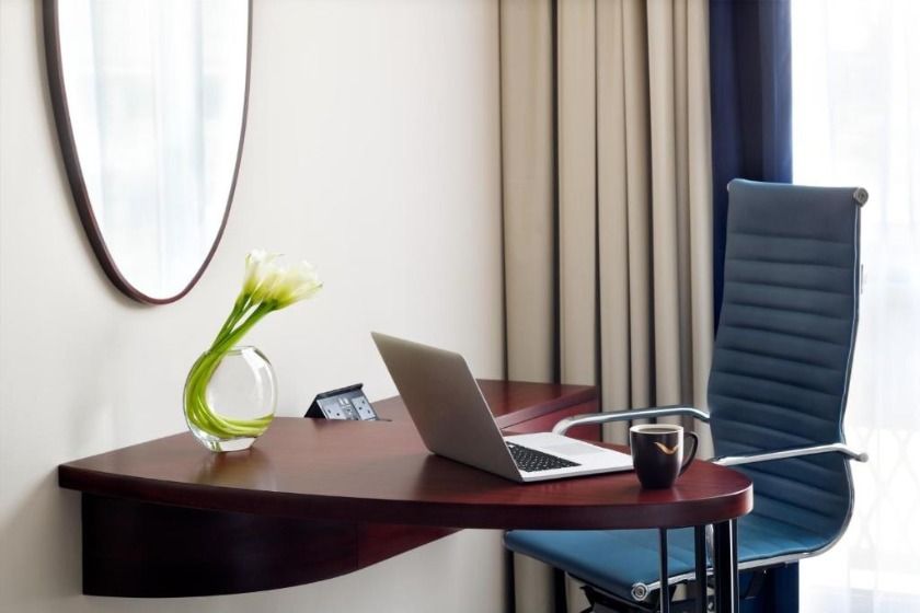 Movenpick Hotel and Apartments Dubai - Executive Deluxe King Room - Complimentary Lounge Access