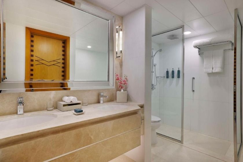 Hilton Dubai Jumeirah Dubai - Corner King Suite with Sea View and Balcony