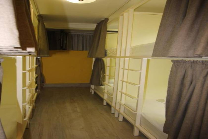 Hostel Jeal - 8-Bed Mixed Dormitory Room