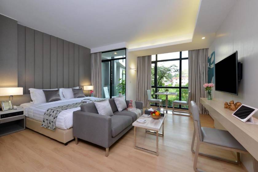 Arden Hotel & Residence Pattaya - Deluxe Twin Room with Pool View