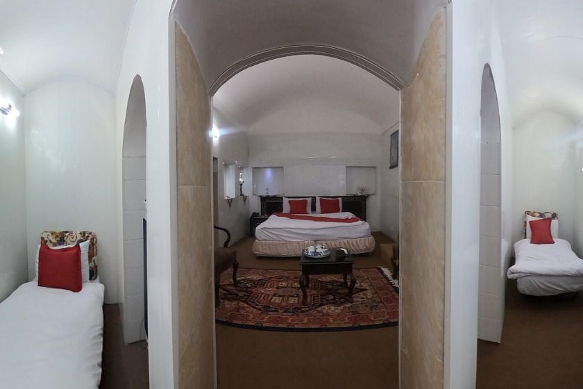 هتل سنتی رویای قدیم یزد - اتاق دو تخته دبل پایین