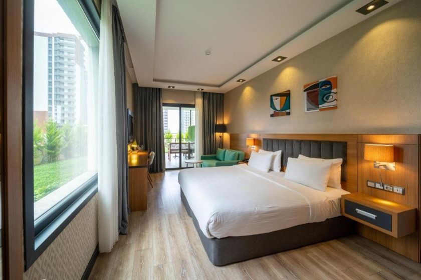 Holiday Inn - Trabzon - Standard King Room with Sofa Bed and Balcony - Smoking