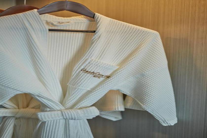 Grande Centre Point Pattay - Deluxe Single Room with Seaview