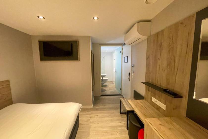 Joy Hotel - Budget Double Room without Window