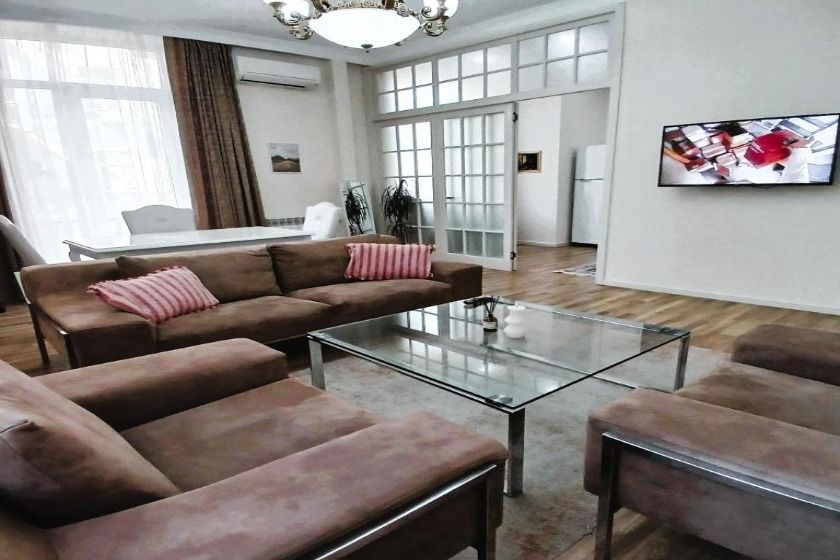 Gates of Baku baku - room