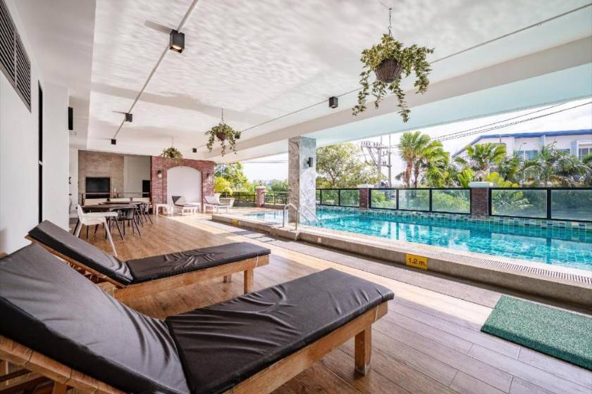 The Corner Lodge - pool