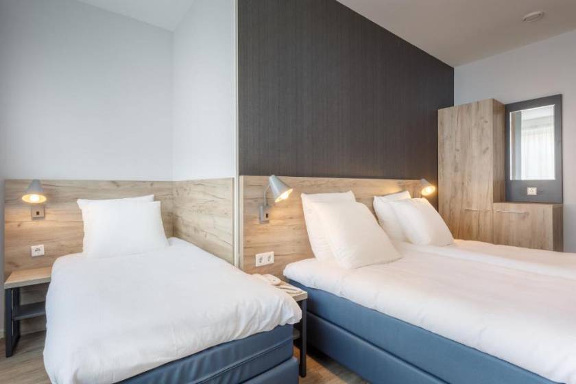 Joy Hotel - Deluxe Triple Room