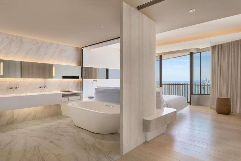 Hilton Pattaya - King Family Ocean Suite