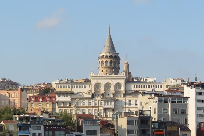 برج گالاتا از نمای دور. منبع عکس: گوگل مپ. عکاس: Mike T