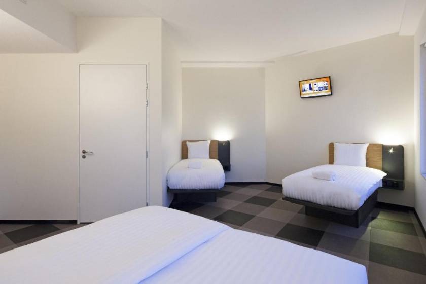 easyHotel Amsterdam Arena Boulevard - Quadruple Room - Disability Access
