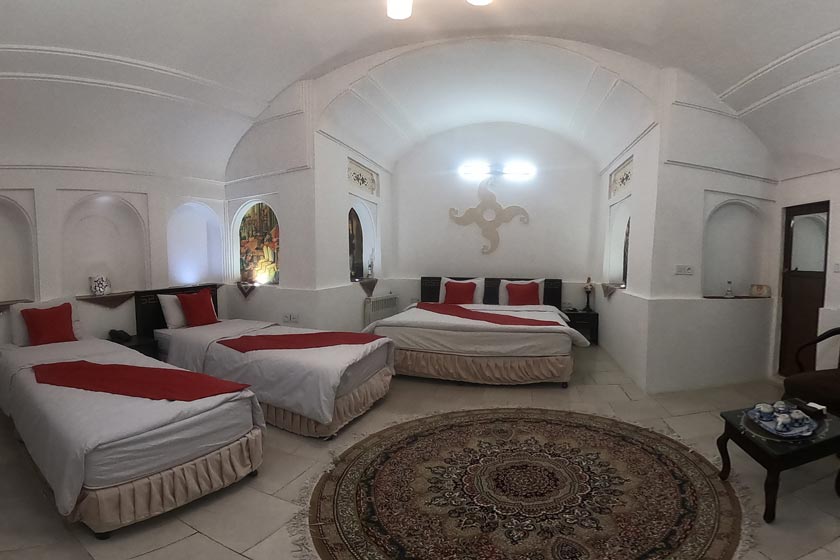 هتل سنتی رویای قدیم یزد - اتاق چهار تخته پایین
