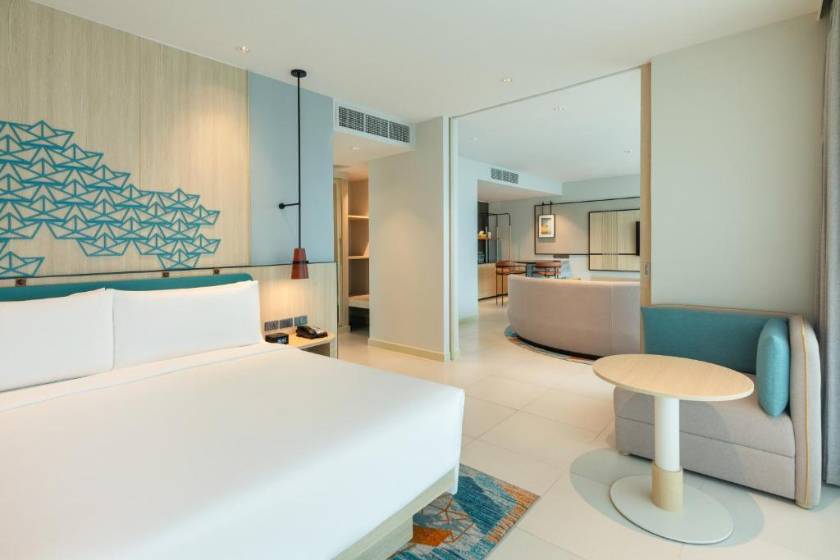 Holiday Inn Pattaya by IHG - One-Bedroom King Suite with Panoramic View - Bay Tower