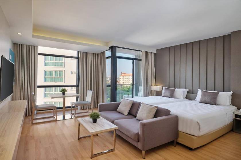 Arden Hotel & Residence Pattaya - Deluxe Twin Room with Pool View