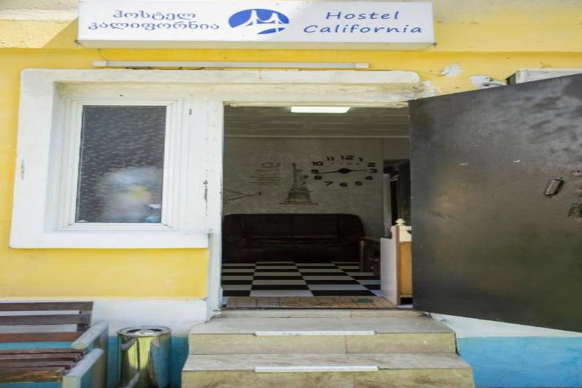 Hostel California - facade