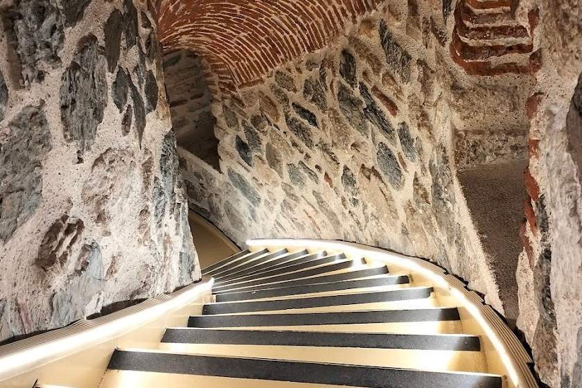 پله های مارپیچ برج گالاتا استانبول. منبع عکس: گوگل مپ. عکاس: محمود محمد