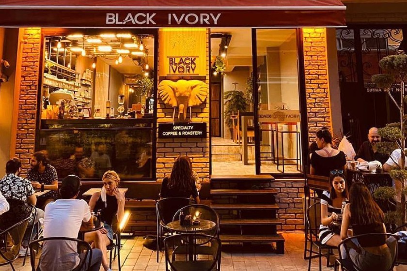 کافه بلک آیوری