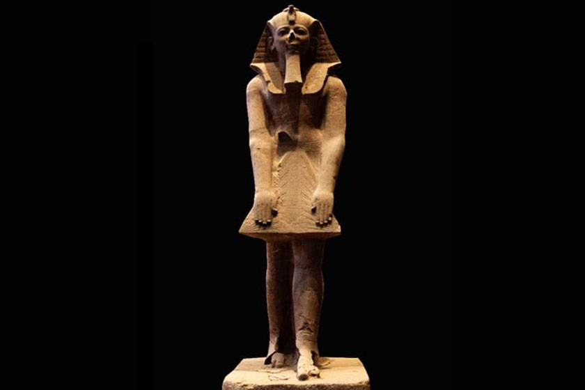 مجسمه نشسته تحوتموس سوم (پلکان بزرگ)