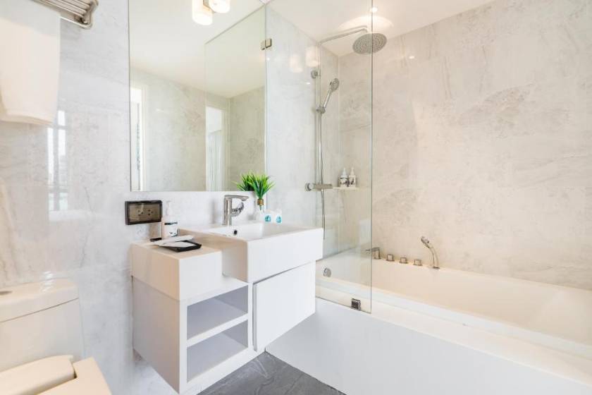 Arden Hotel & Residence Pattaya - Deluxe Double or Twin Room with City View