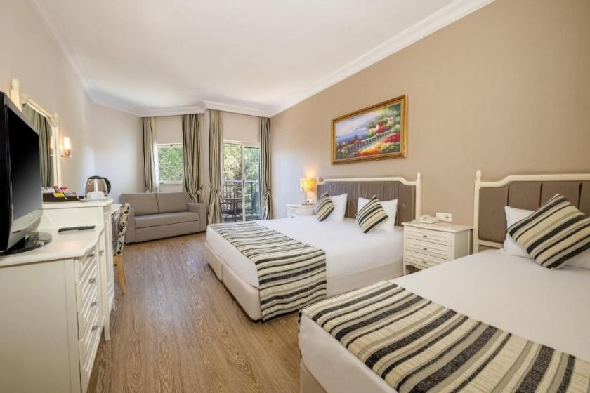 Crystal Tat Beach Golf Resort & Spa Antalya - Standard Quadruple Room