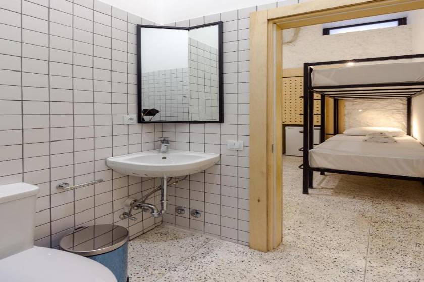 Back2ME - Family Room with Private Bathroom