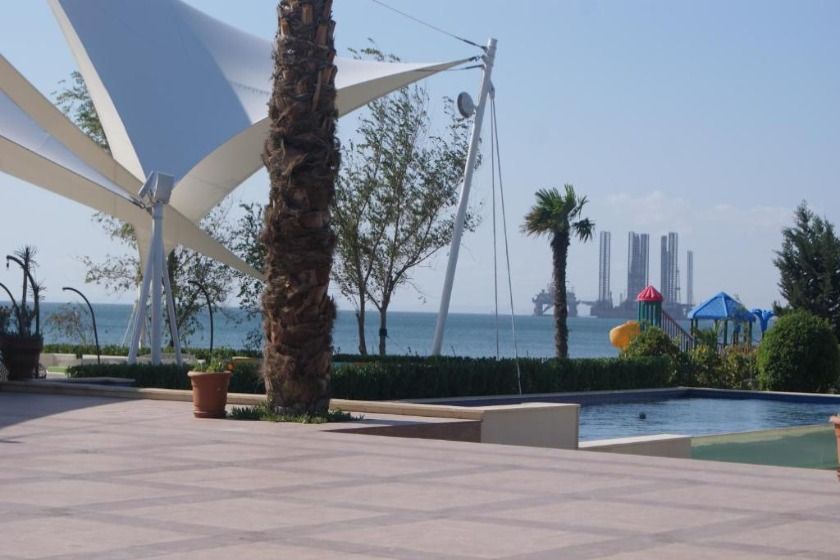 The Crescent Beach Hotel baku - beach