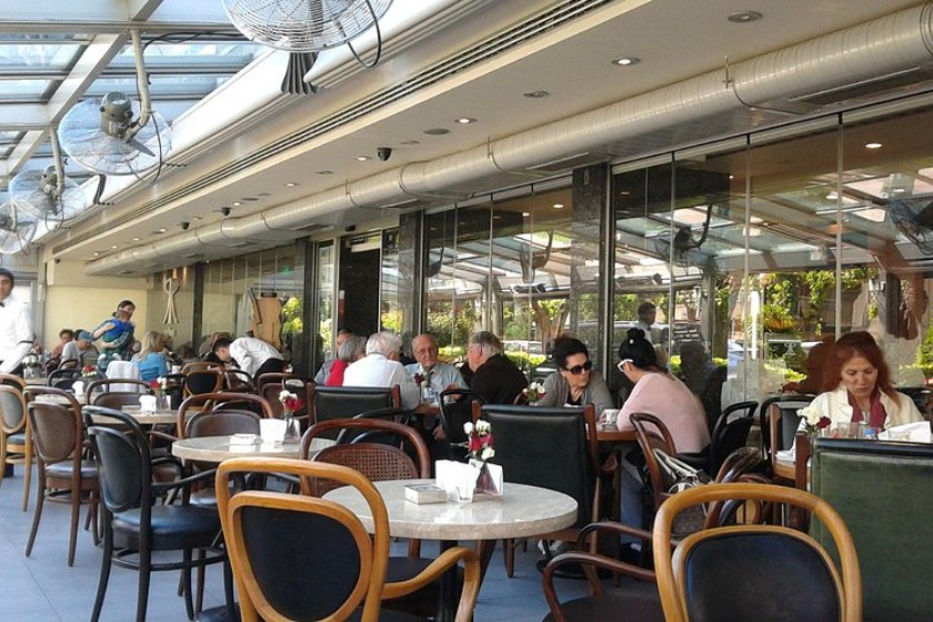 کافه قنادی ریحان