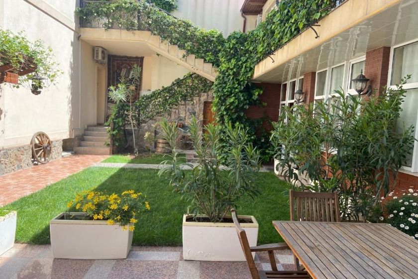 East Legend Hotel baku - inner courtyard