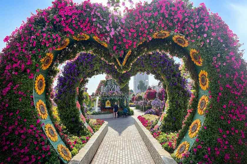 بخش تونلها و گذرگاههای ویژه باغ گل معجزه دبی