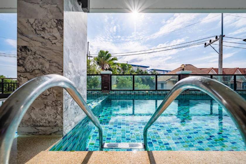 The Corner Lodge - pool