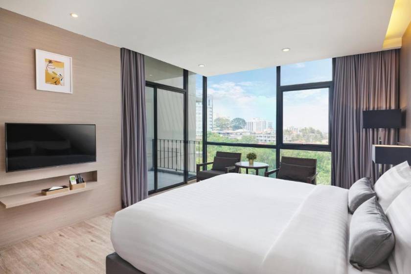 Altera Hotel and Residence - Deluxe Double Room with Pool View