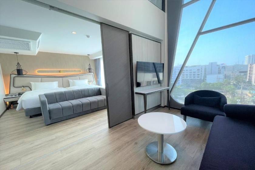 Amethyst Hotel Pattaya - Amethyst Duplex Suite with Plunge Pool