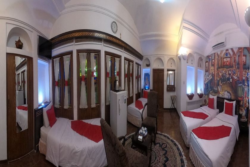 هتل سنتی رویای قدیم یزد - اتاق چهار تخته