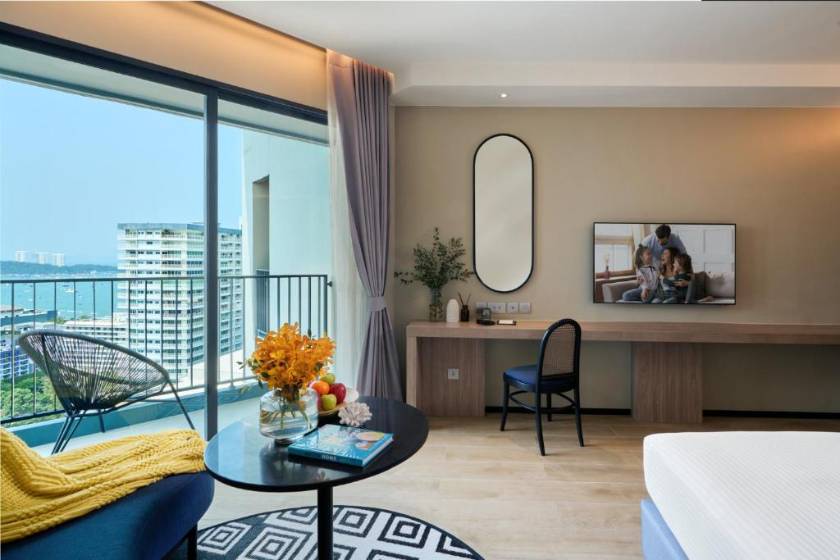 Somerset Pattaya - Deluxe King Room with Sea View