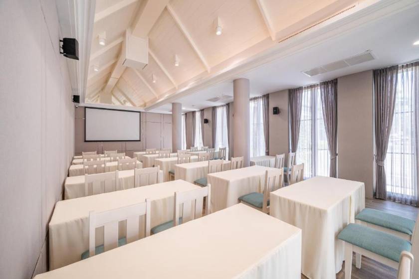Manhattan Pattaya Hotel - SHA Extra Plus - conference room
