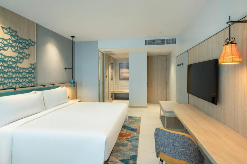 Holiday Inn Pattaya by IHG - Standard King Room with Ocean View and Bay Tower