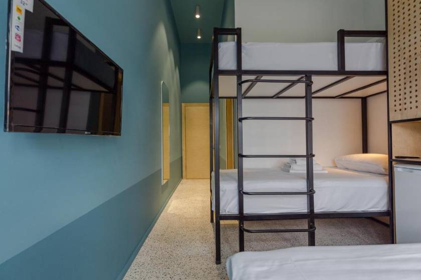 Back2ME - Family Room with Private Bathroom