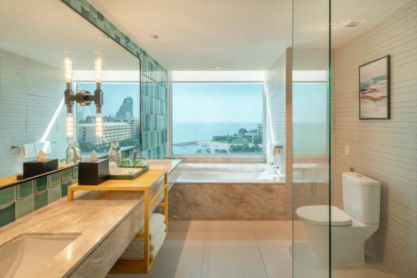 Holiday Inn Pattaya by IHG - One-Bedroom King Suite with Panoramic View - Bay Tower