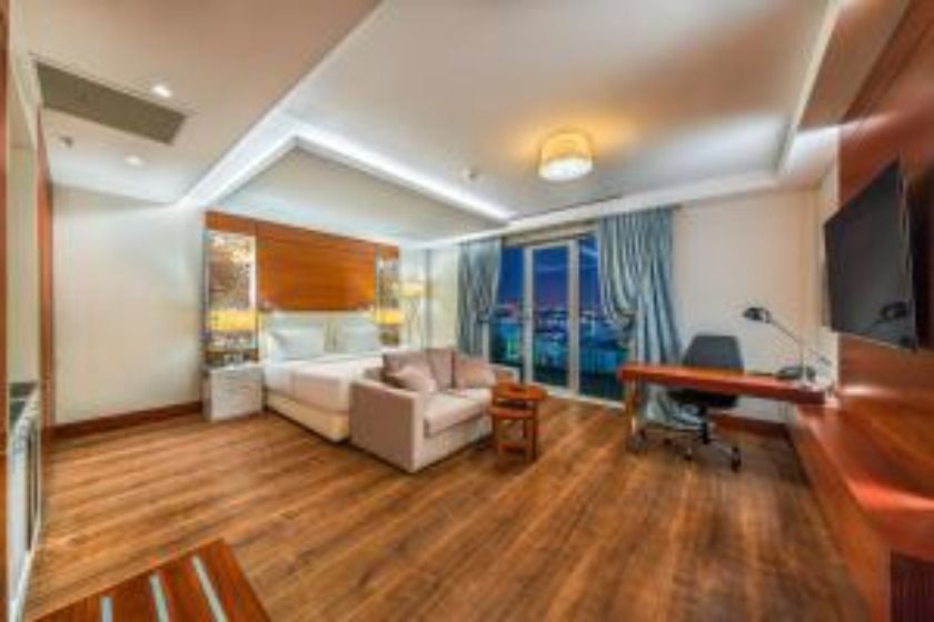 Holiday Inn Ankara - Cukurambar, an IHG Hotel Ankara - King Suite with Jetted Tub - Smoking