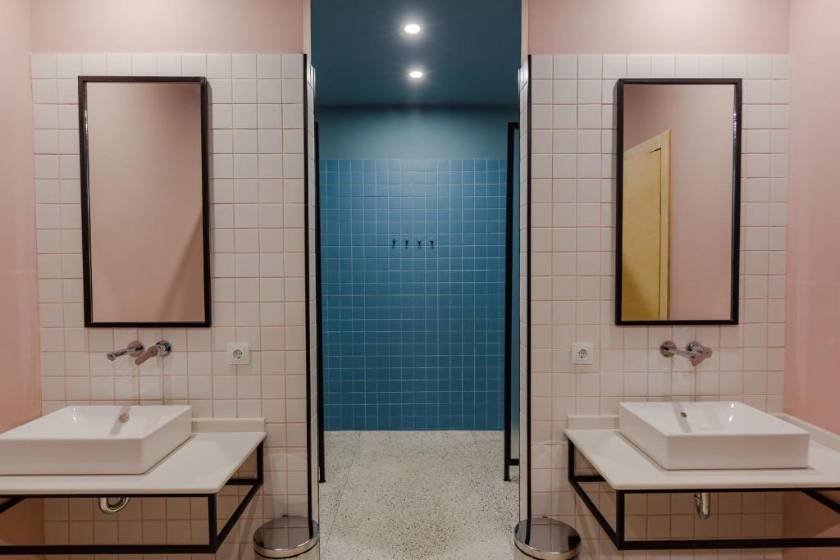 Back2ME - Bed in 8-Bed Female Dormitory Room