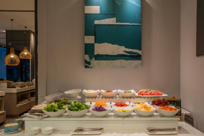 Arden Hotel & Residence Pattaya - food and drink