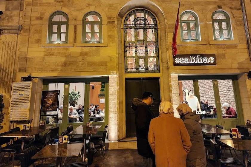 رستوران سالتبی برگر گالاتا استانبول. منبع عکس: گوگل مپ. عکاس:Fazle Shahed