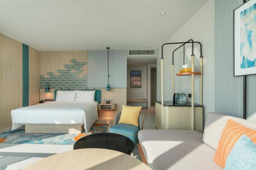 Holiday Inn Pattaya by IHG - Premium King Room with Pattaya Beach view and Bay Tower