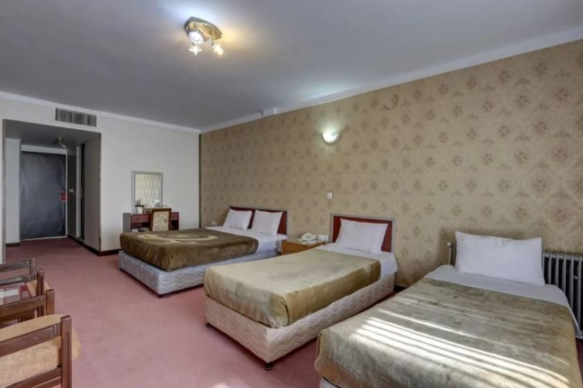 هتل جهانگردی علیصدر همدان - اتاق چهار تخته