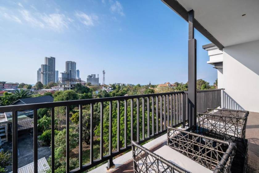Manhattan Pattaya Hotel - SHA Extra Plus - One-Bedroom Suite