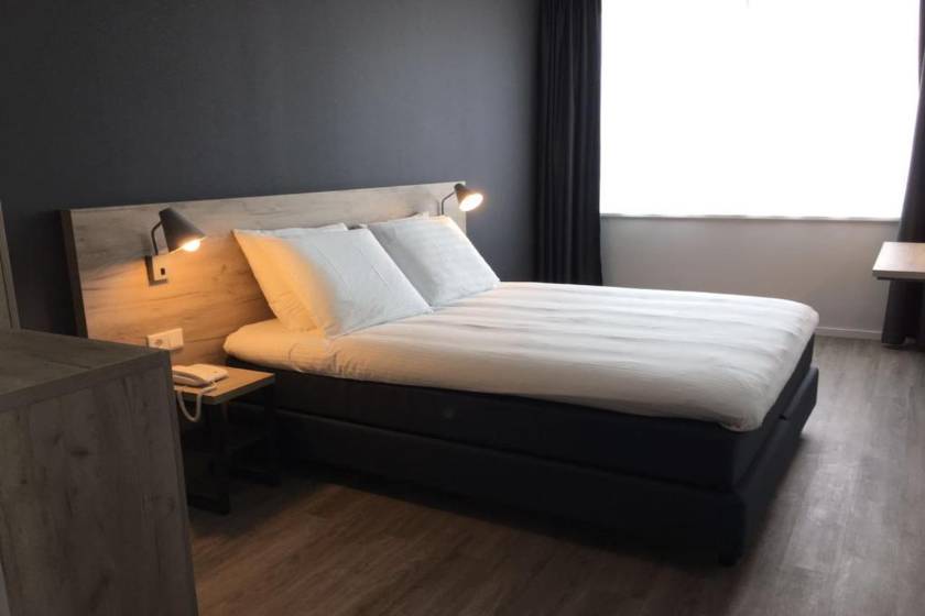 Joy Hotel - Deluxe Queen Room