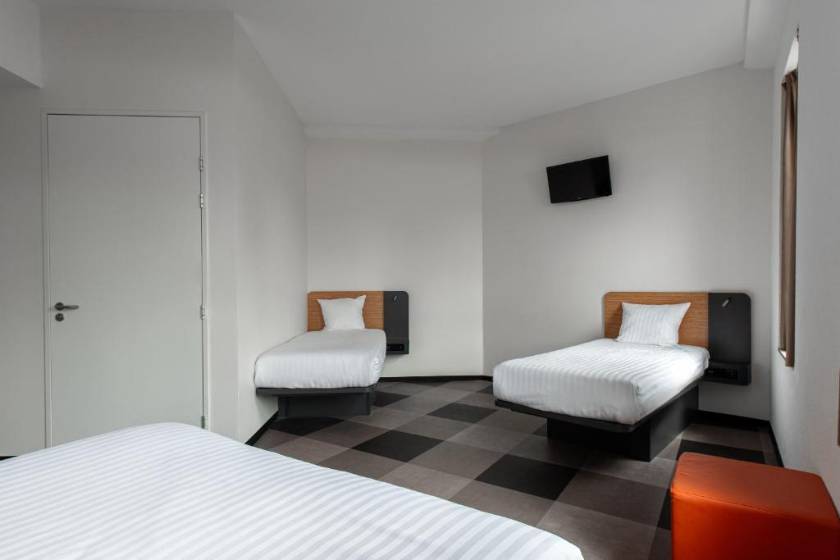 easyHotel Amsterdam Arena Boulevard - Quadruple Room - Disability Access